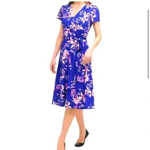 ELIZA J faux wrap floral dress. Fit&flare,belted,surplice, cap sleeves,